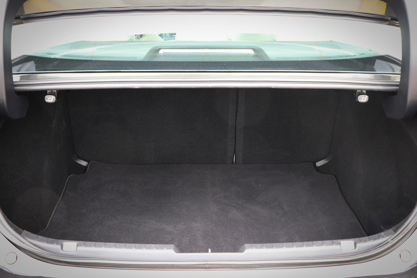 Mazda 3 Luggage Area Kit