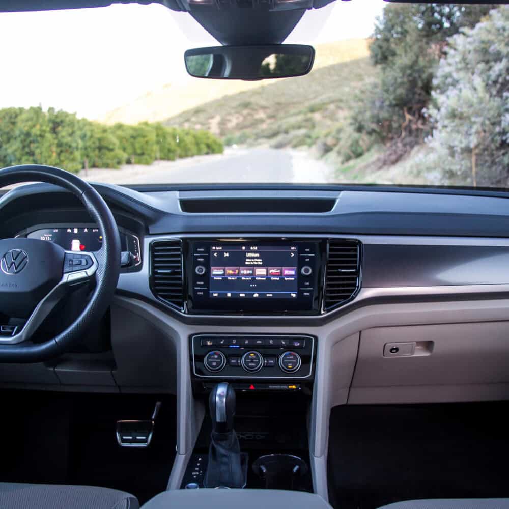Interior dashboard and infotainment system of Volkswagen Atlas.